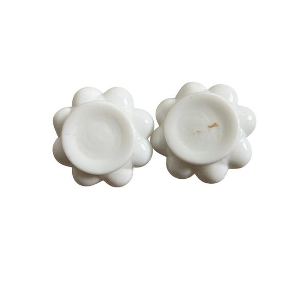 Vintage Fenton Milk Glass Tear Drop White Salt & Pepper Shakers - Picture 4 of 4